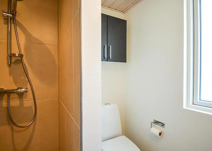 Дом отдыха 8 Bedroom Beautiful In Грена