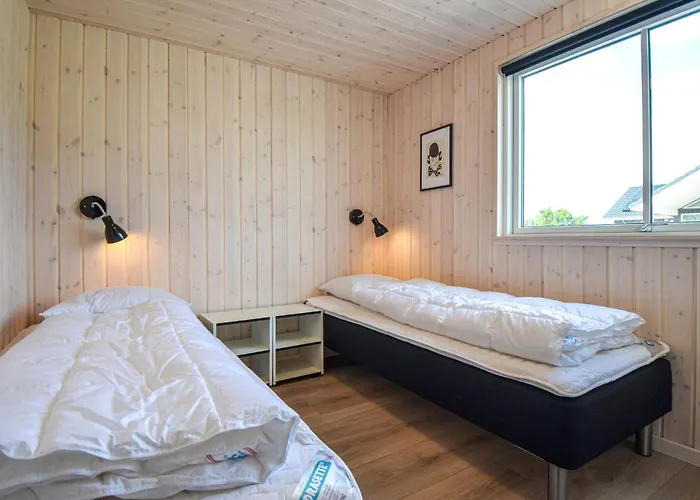 8 Bedroom Beautiful In Дом отдыха Грена